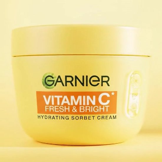 Garnier Vitamine C* Fresh & Bright Hydraterende Sorbet Crème - Ultra Lichte & Frisse gezichtscrème - Voor een doffe oneffen huid - 85ml