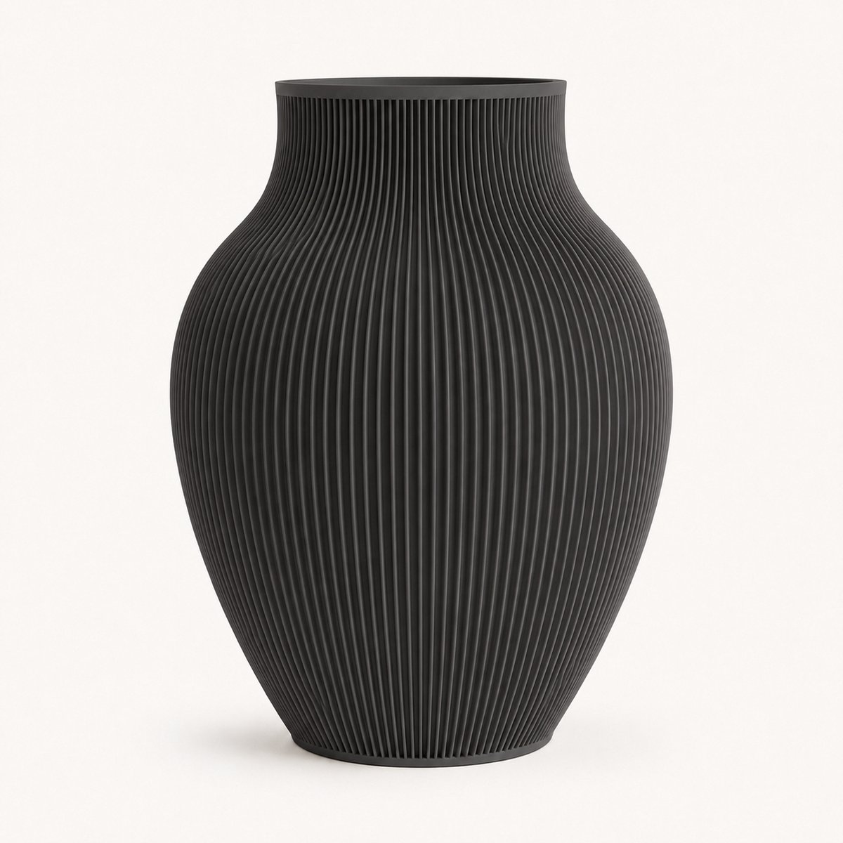 Tayo Japandi Vaas 25 cm Matt Zwart – Ribbel Design Bloemenvaas – Waterdicht