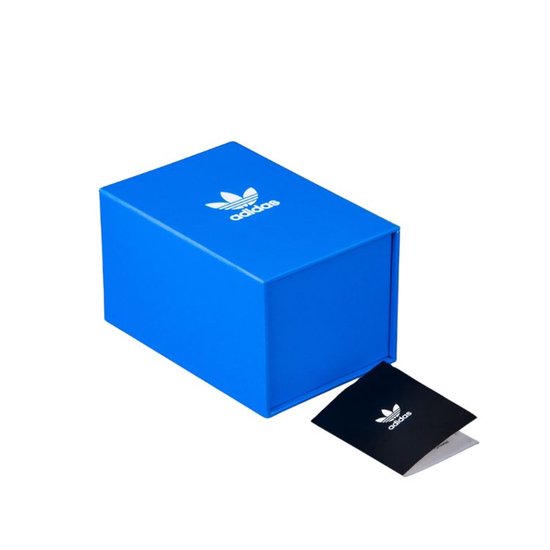 Blauwe Adidas horlogedoos met wit Adidas Trefoil logo en bijbehorend kaartje.