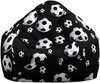 Zwarte zitzak met een patroon van witte voetbalmotieven.