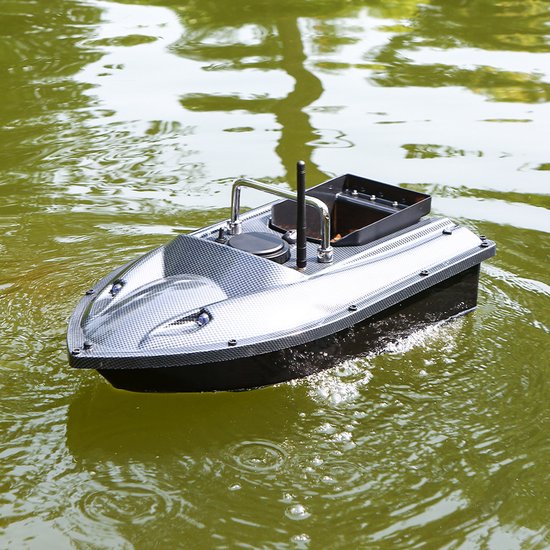 RC Voerboot voor Vissen - Karper Bait Boat met Afstandsbediening 500m - 1.5kg Capaciteit - Dubbele Motor - LED Nachtlicht - 5200mAh Batterij - Carbon Fiber Look — afbeelding 3