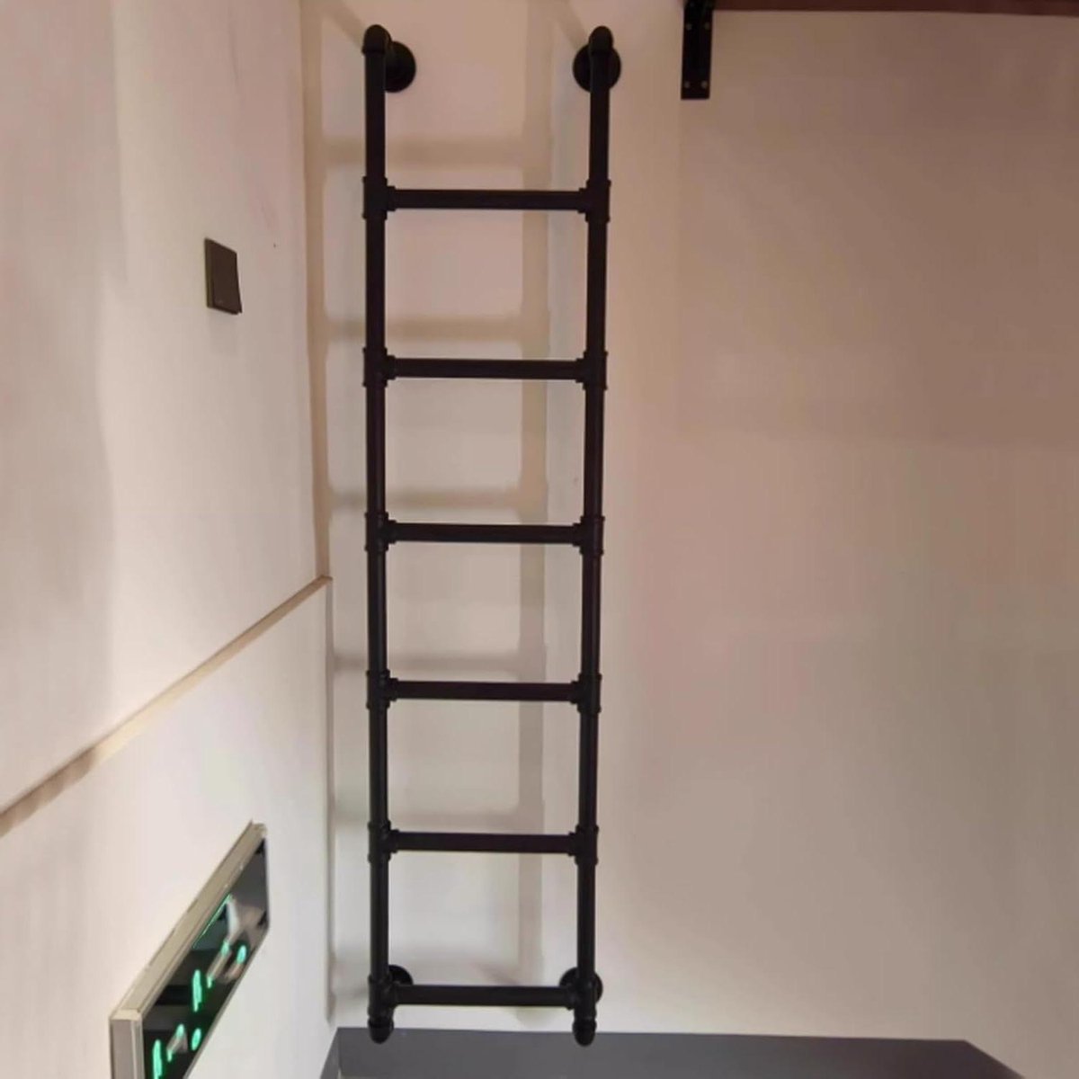 Wandgemonteerde ladder - Metalen trapladder - Veilige toegang creëren - Verstelbare lengte - 100-300 cm - Zwart