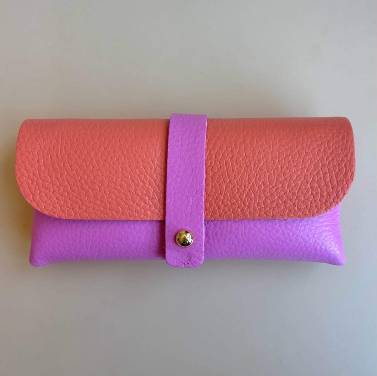 Zonnebrilhoes Roze & Oranje | Colorblock | Echt leer 100% | 16 x 8 cm | Accessoire | Zonnebril | Modern | Hip | Trendy | Fashion | Brildrager | Gadget | Sunglasses Wallet | Zon | Lente Zomer | Accessoires | Dames | Heren | Kind | Brillenkoker | Mode