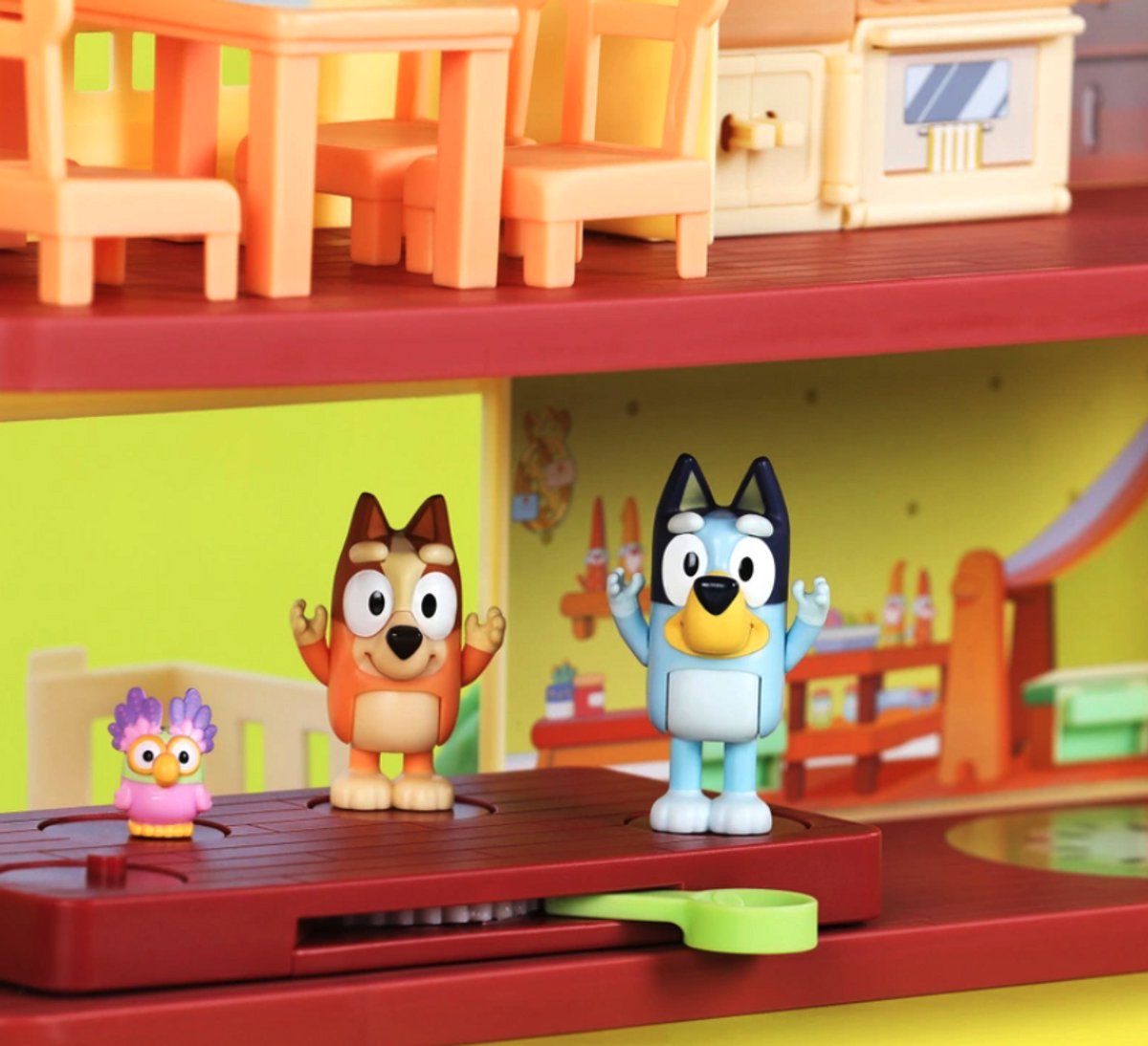Bluey Speelgoed - Enorm Groot Licht en Geluid Speelhuis - 43 cm Hoog x 76 cm Breed - 3 Figuren en 15 Accessoires - Speelset - Vanaf 3 jaar - Figuren - Poppetjes — afbeelding 4