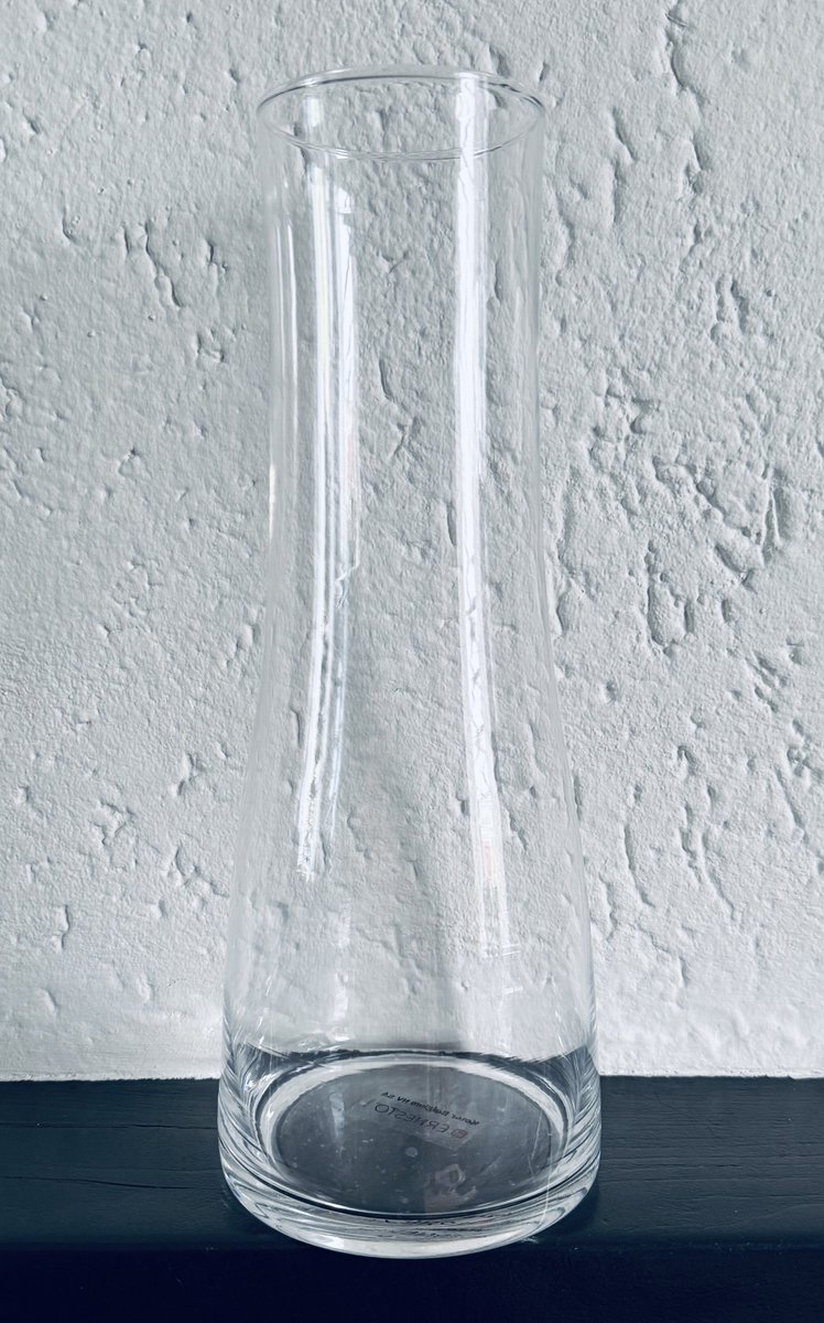 Ernnesto Glazen vaas, afmeting Hoogte 26,5 cm, breed onder 10 cm, breed boven 6,8 cm Transparant