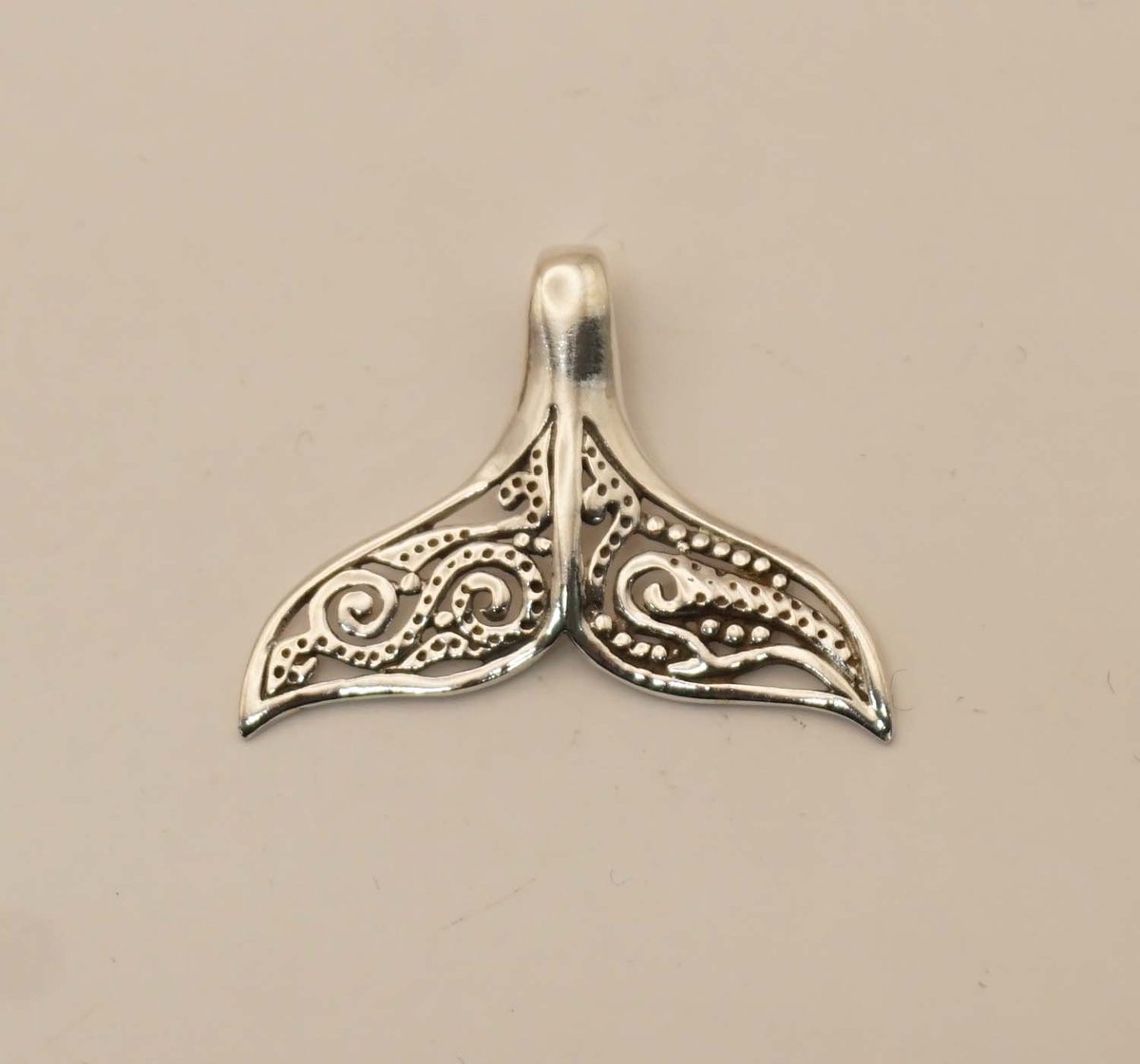 Sterling zilveren hanger vin van een vis - zilveren hanger van een sierlijke vin - silver pendant fin of a fish - sierlijke dieren hangertjes gemaakt van 925 zilver