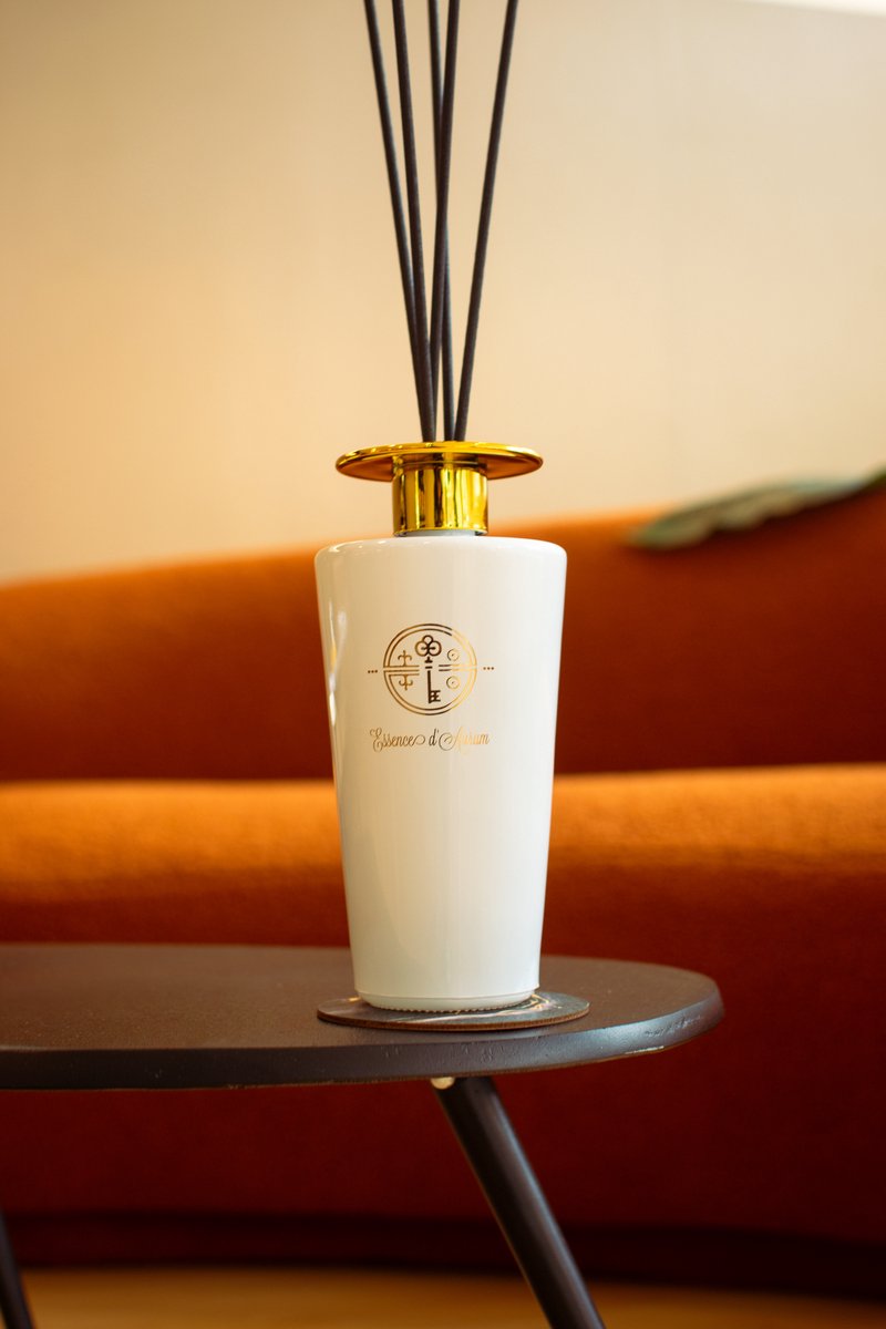 Essenza d'Oro - Essence d'Aurum - Luxe geurstokjes diffuser 500 ml - Pêche d'Ivoire - Essenza d'Oro - Essence d'Aurum - glazen diffuser - interieurparfum - langdurige geurverspreiding - tot 6 maanden