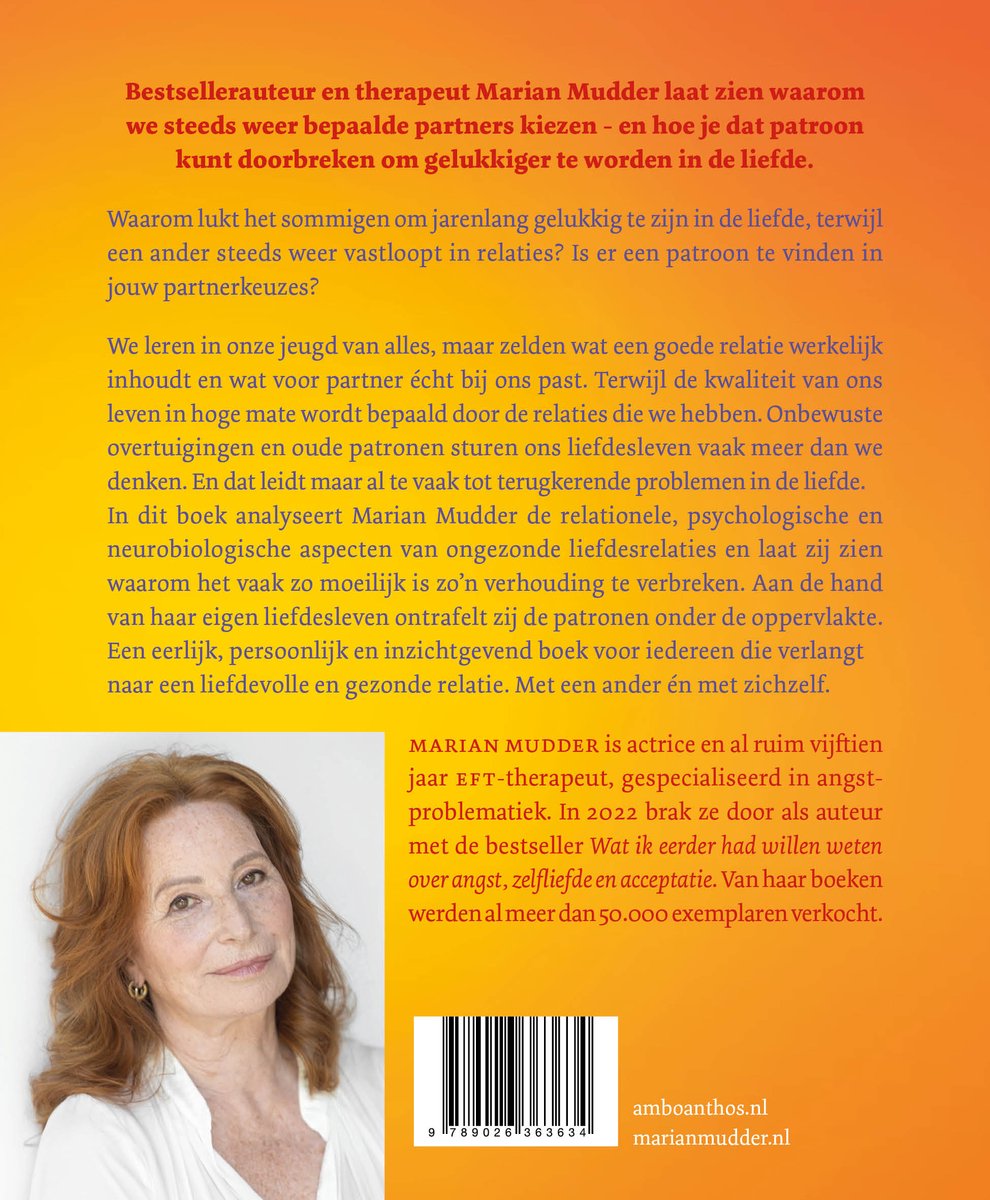 Achterkant boek 'Wat ik eerder had willen weten over de liefde'. Portret van Marian Mudder met tekst over haar boek en biografie.