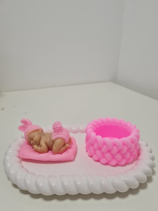 Unieke Baby Cadeauset: Slapende Baby met Konijnenmuts & Gevlochten Sierpotje - Roze - Geboorte Meisje — afbeelding 2