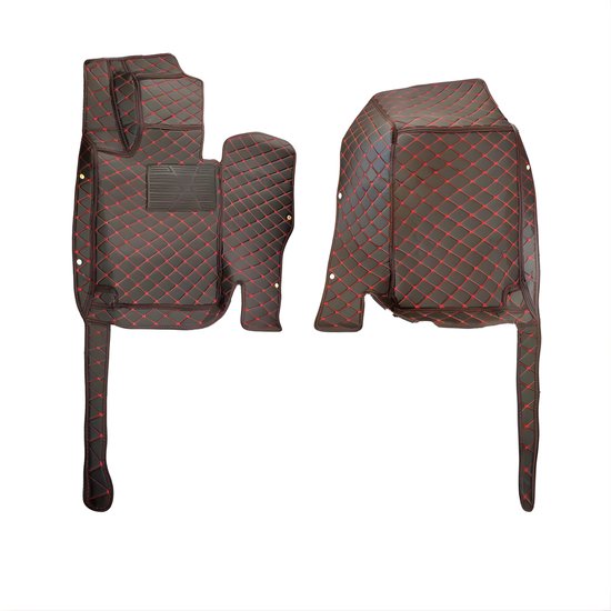 Tapis de sol de voiture noirs avec surpiqûres rouges en losange et deux parties, sur fond blanc.