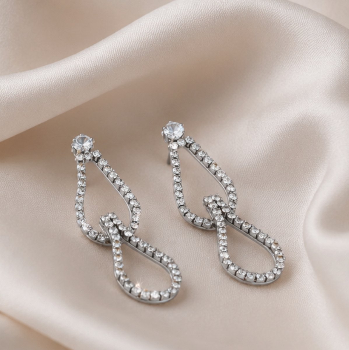 Rivello – Oorbellen Dames Zilver Druppel Zirkonia Hangers – Roestvrij Staal – Nikkelvrij – Cadeau Voor Haar