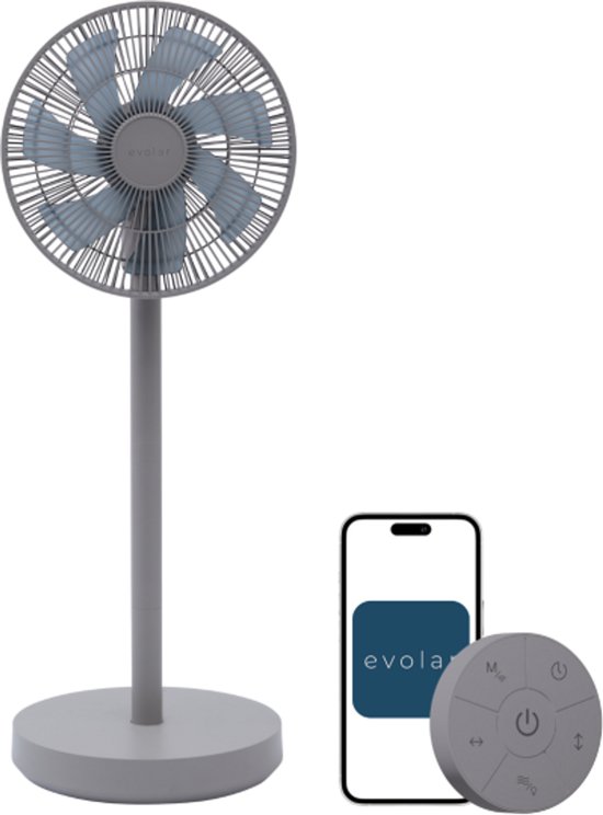 Grijze Evolar staande ventilator met blauwe bladen, smartphone en afstandsbediening.