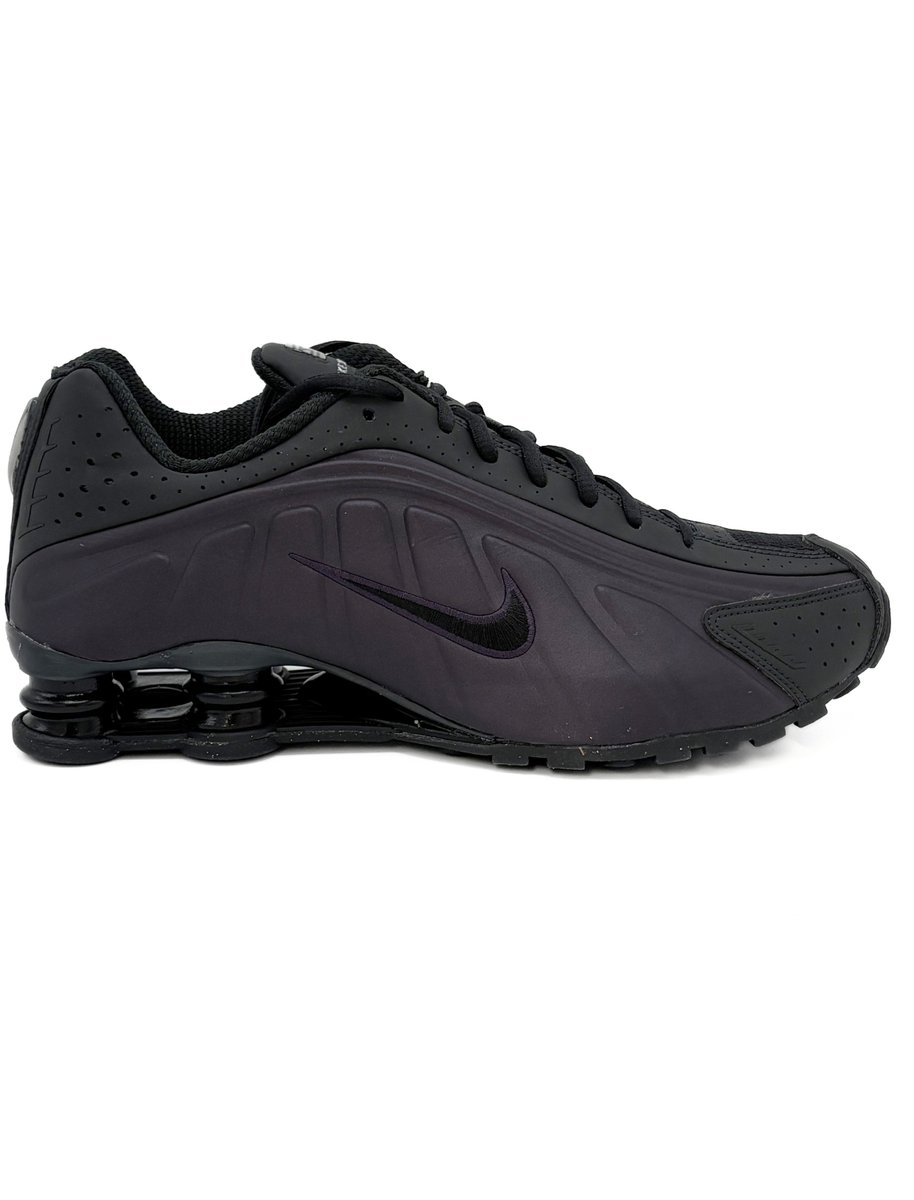 Nike Shox R4 Cave Sneakers Unisex Zwart