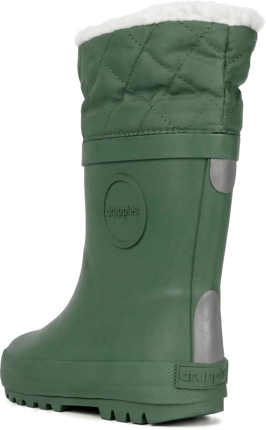 Achterkant van een olijfgroene rubberen laars met gewatteerde kraag en reflecterende details.