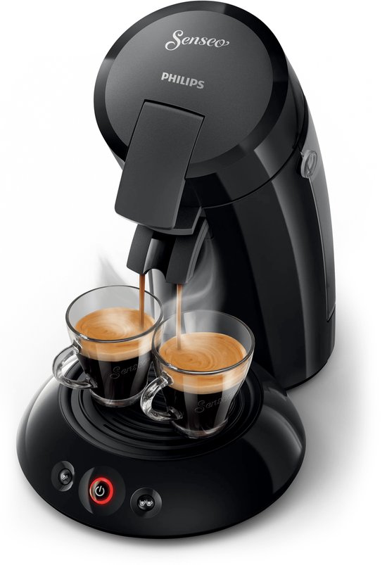 Zwarte Senseo koffiemachine van Philips, met twee glazen Senseo kopjes waaruit koffie stroomt.