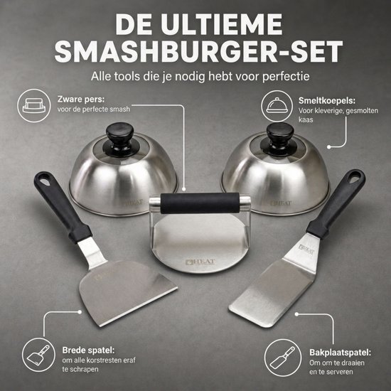 Een set van vijf barbecue-accessoires: twee deksels, een burgerpers en twee spatels.