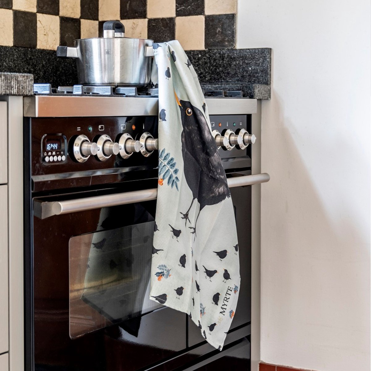 CJ Wildlife - 1st Theedoek Merel - By Myrte - Katoen - 47x70cm - Vogel print - Kleurvast - Cadeautip