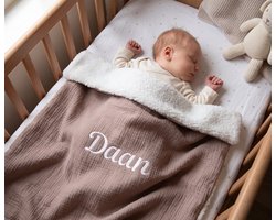 Wiegdeken Teddy taupe met geborduurde naam