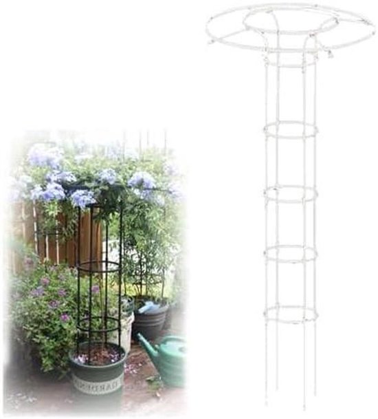 Witte plantenstandaard met blauwe bloemen eromheen in een tuinsetting.