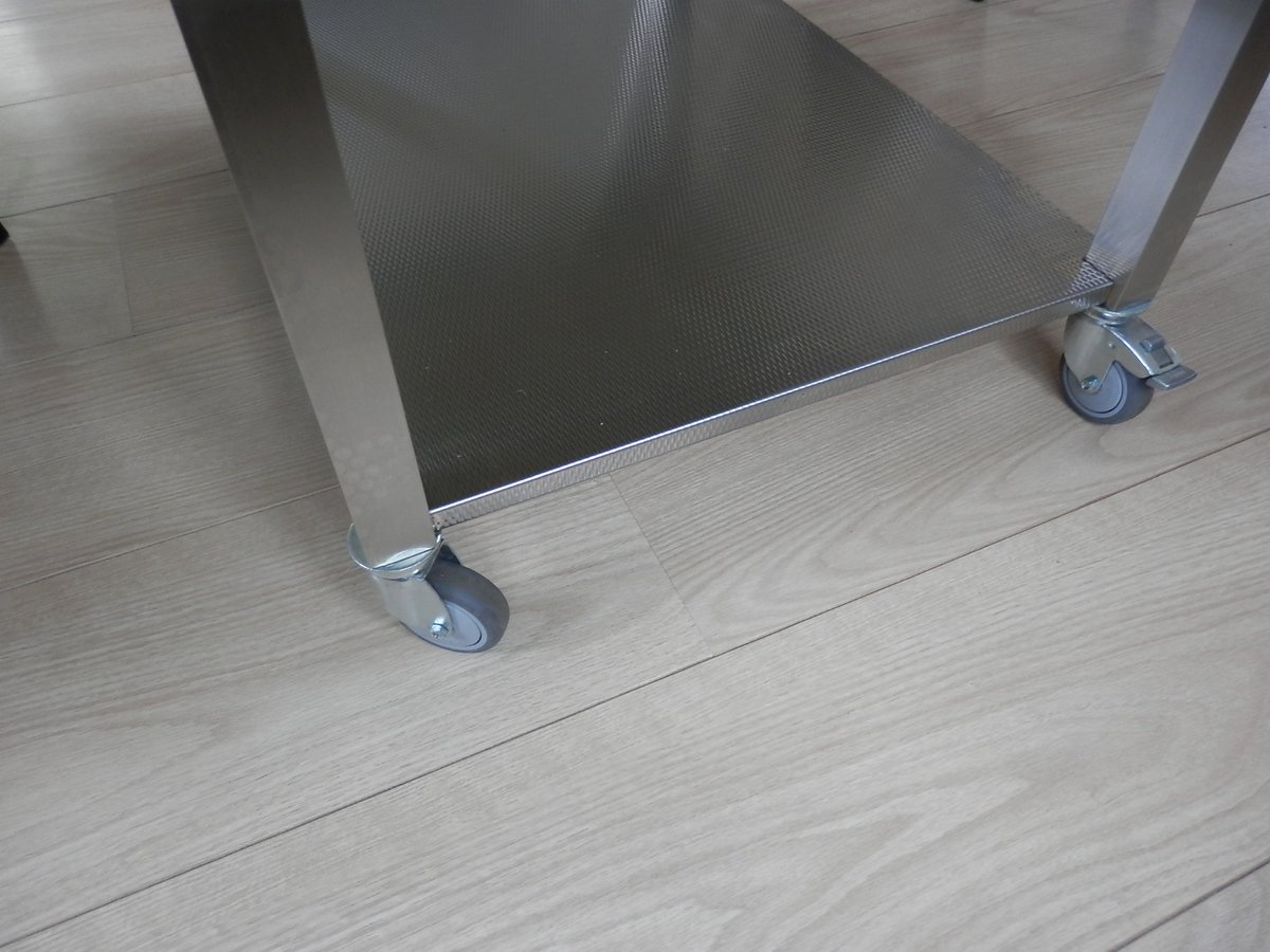 Salontafel Hastings, Salontafel RVS, Tafel op wielen, Salontafel industrieel, RVS tafel design, Salontafel