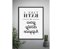 M&M Smartek Poster in A3 met de spreuk - Take a Bath You Dirty Hippie - grappige gift teken wand kunstdruk incl. lijst in zwart of wit of zonder lijst (lijst in zwart)