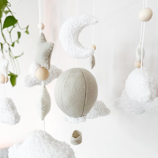 WallWood - Baby mobiel met wolken en luchtballon - decoratie voor babykamer — afbeelding 2