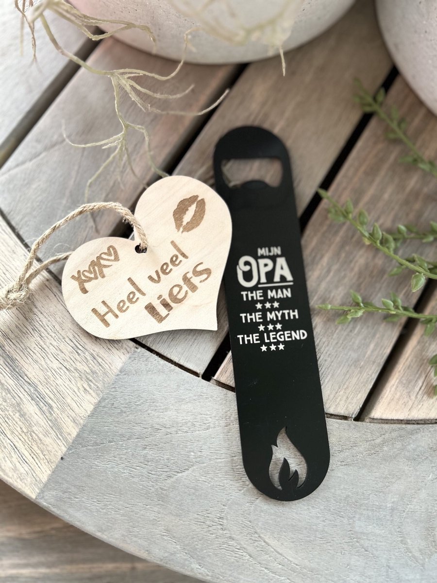 Creaties van hier – Bieropener Opa met houten hartje – RVS – 18 cm – Opener