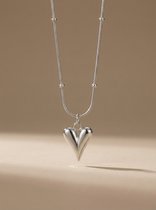 Lundholm Luxe Ketting Dames Hartje Zilver kleurig My Lovez Serie - Waterproof Hanger jewellery – Premium Stainless Steel – Vrouwen Cadeautjes Vrouwen Cadeautjes Sieraad – 40 cm – Scandinavisch Design – Cadeau voor Vrouw