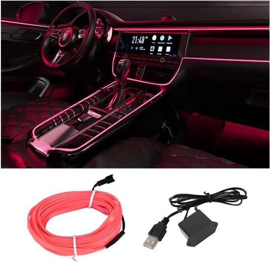 Roze LED-lichtstrips verlichten het dashboard en interieur van een auto. Een opgerolde roze lichtslang en USB-voedingskabel met controller.