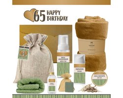 Geschenkset “65 Happy Birthday” - 8 producten - 1140 gram - Triomf Cosmetica | Luxe wellness Cadeaubox voor haar Giftset Feestje Verjaardag Vijfenzestig jaar Cadeau Pakket Gefeliciteerd Verjaardagscadeau Vrouw Sixty-five Years Hartje Goud Groen