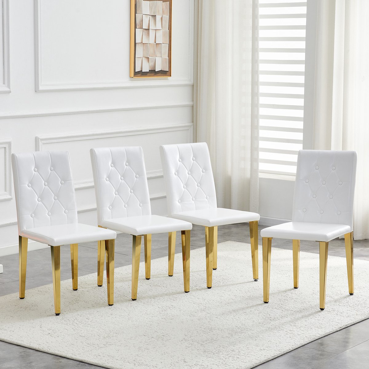 Set van 4 eetkamerstoelen in puur wit met hoogglans goudkleurige accenten – ingetogen luxe. De ideale keuze voor Europese eetkamers, met goudkleurige metalen poten voor veelzijdige combinatiemogelijkheden.