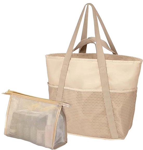 Un sac de plage beige avec poignées beige et poches en maille, à côté d'une trousse beige.