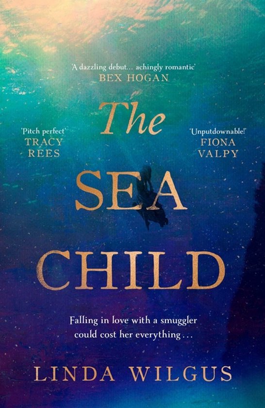 Boekomslag met de titel 'The Sea Child' in gouden letters, tegen een achtergrond van een onderwaterlandschap.