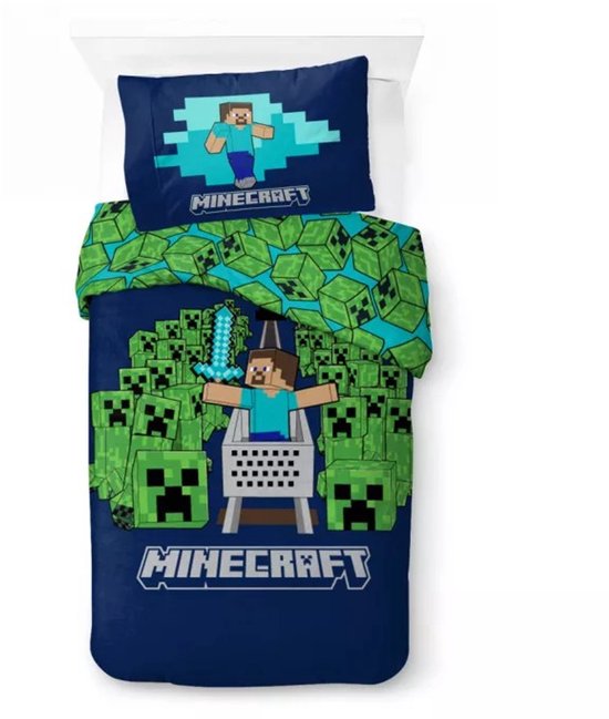 Donkerblauw dekbedovertrek met Minecraft-scène: Steve in winkelwagen omringd door Creepers, met zwaard. Op kussensloop Steve met logo.