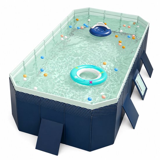 Rectangulair zwembad met donkerblauwe zijwanden en witte stippen, gevuld met water en diverse gekleurde ballen, met twee opblaasbare ringen.