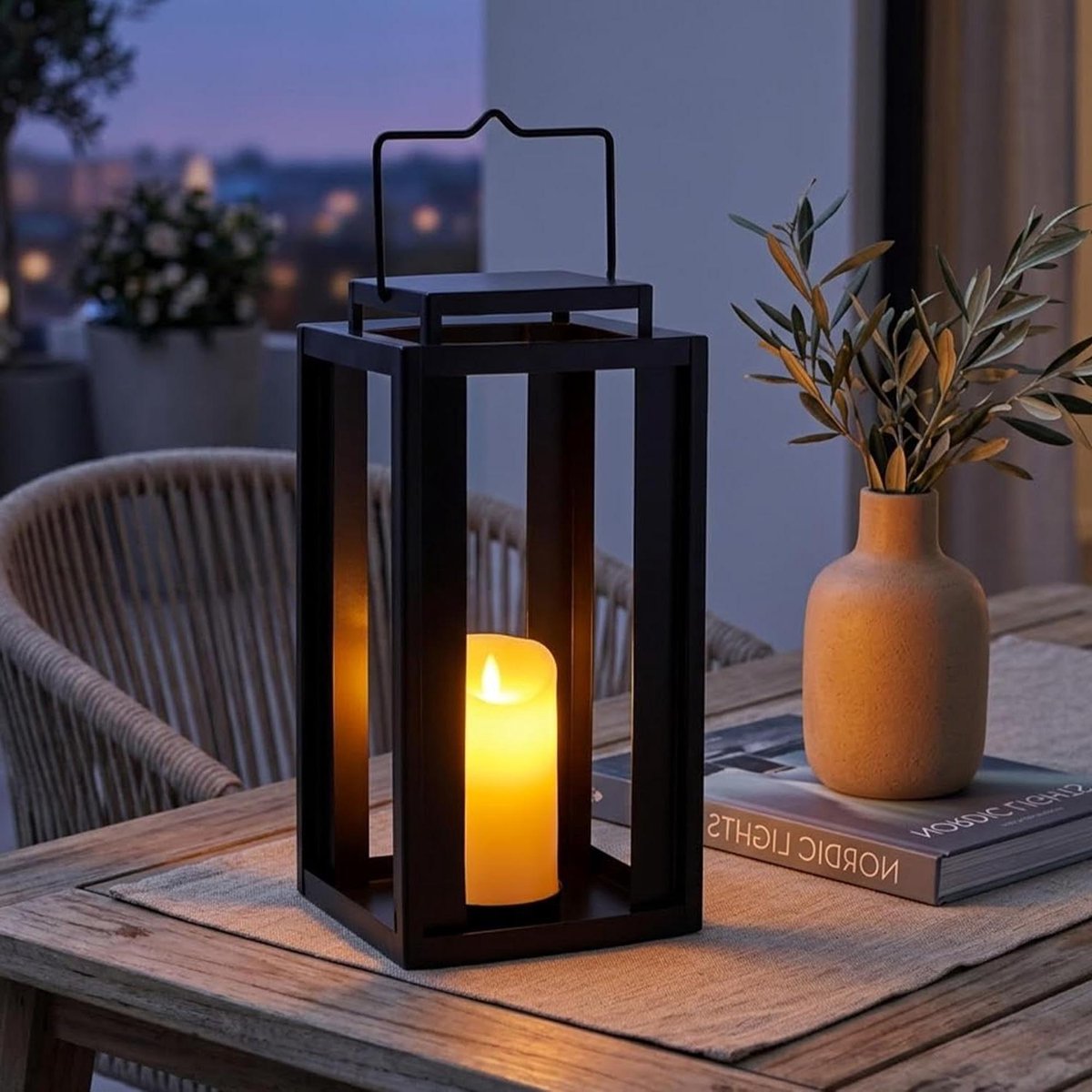 Grote Buiten Lantaarns - Decoratieve Kaarsenstandaard - Sfeervol Verlichten - Inclusief LED Kaars - 43cm Hoog - Zwart