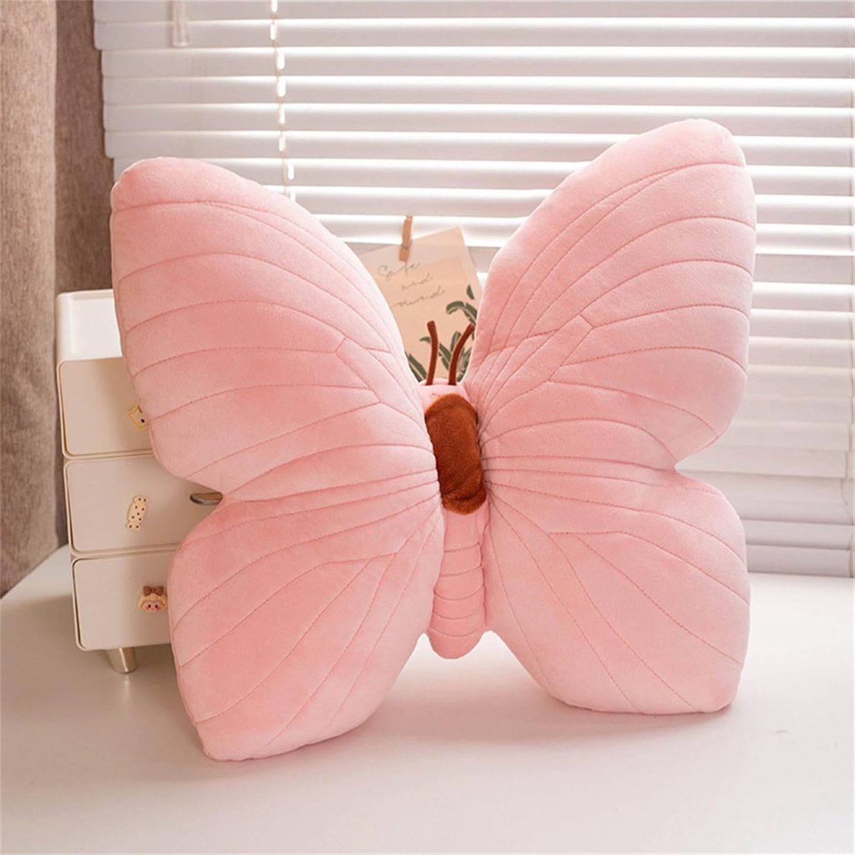 JeiibrZui Vlinder Knuffelkussen voor Kinderen - Zacht Pluche Decoratief Kussen - 40x40 cm - 1 Stuk - Roze - Ideaal voor Slaapkamer en Bank