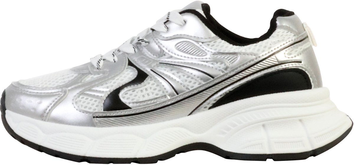 Sneakers met veters