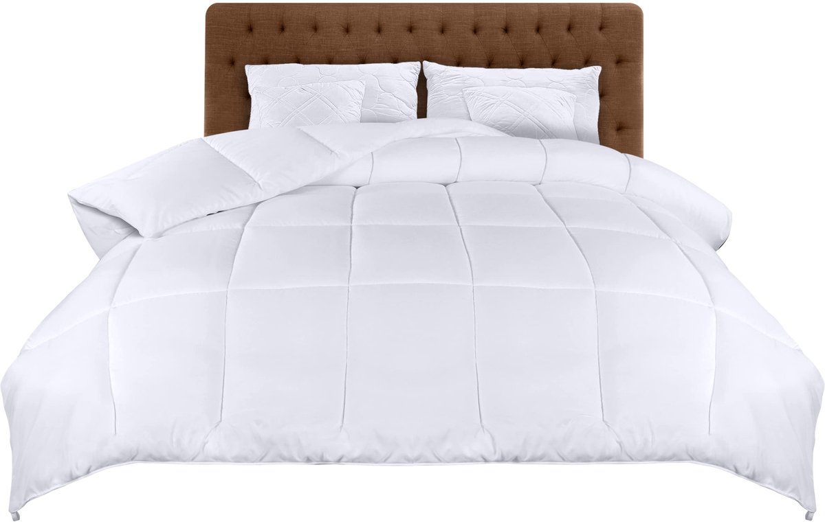 Dailygoods - Dailygoody - Zomerdekbed - Lichtgewicht Dekbed - Zacht en Comfortabel - Wit - Polyester Vulling - Ideaal voor Kamperen - 140x200 cm