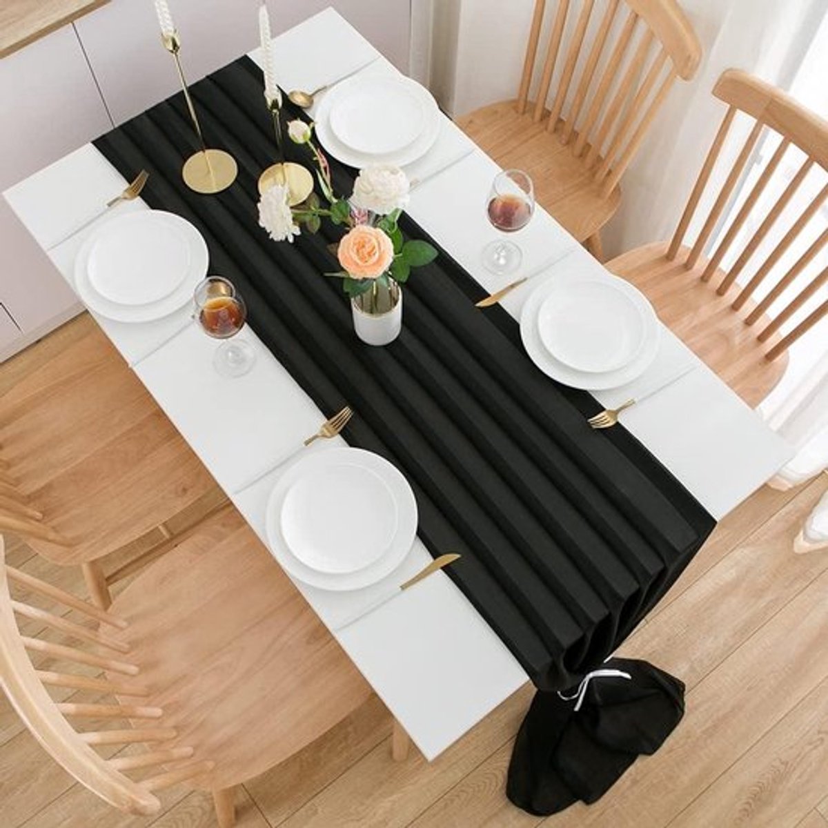 Chiffron tafelloper 70 x 300 cm – wasbaar - zwarte tafeldecoratie