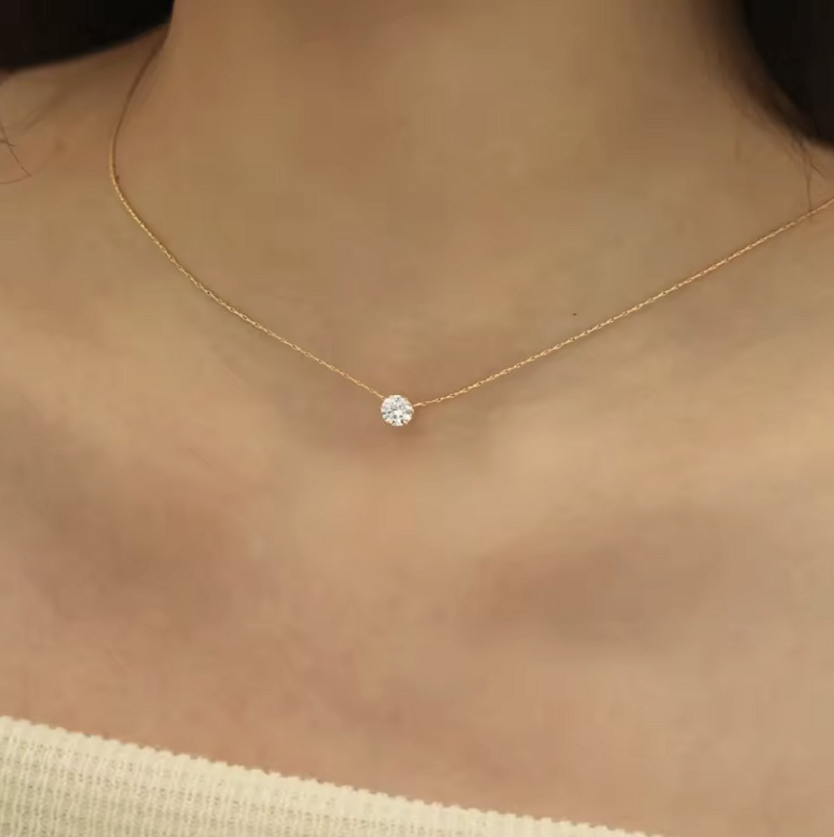 Elegant & Luxe Ketting met Zirkoon - Kleur: Goud - Lengte: 40 CM - Dames / Vrouwen Ketting - Necklace - Hoge Kwaliteit - Chique Ketting - Subtiel & Luxe - Glitter / Zirkonia Steentje - Roestvrijstaal / RVS - Verkleurt Niet - Incl Cadeau Verpakking