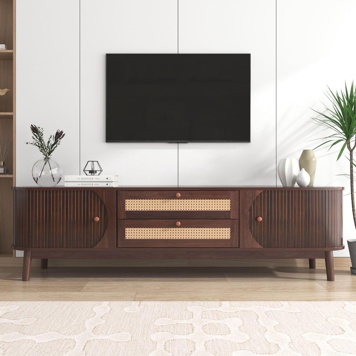 Natuurlijk Rotan TV-meubel 170 cm Landhuisstijl met Royale Opbergruimte voor TV tot 75 inch – Retro Lowboard met Schuifdeur, Lades en Massief Houten Afwerking