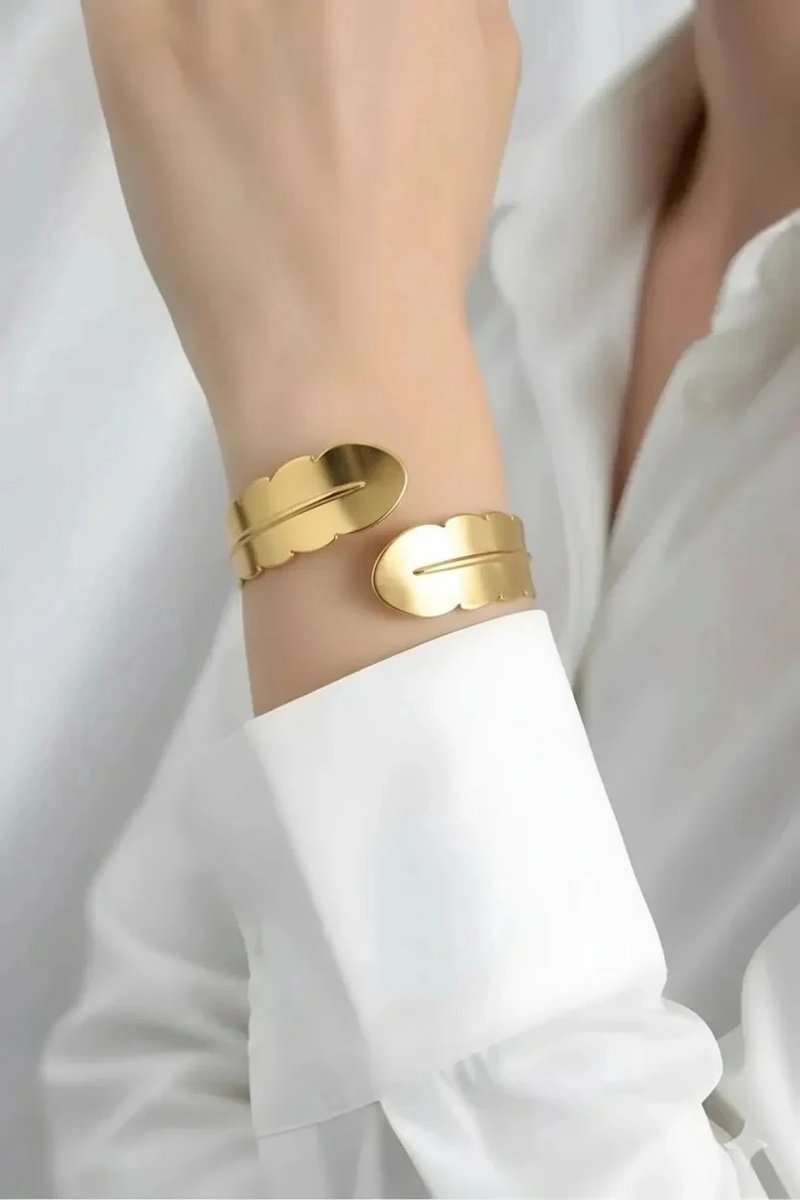 Dorvina Blad Model Goudkleurig Messing Dames Armband | Stijlvol en Duurzaam Sieraad, Aksesuar