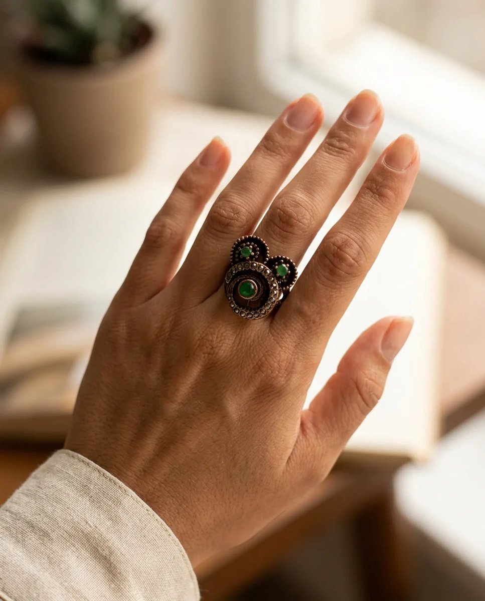 Dorvina Bronzen Dames Ring Antiek Sieraad Margazit en Groen Steen Bewerkt Donence Model Verstelbaar Vintage Ring