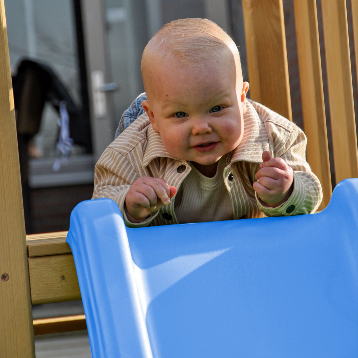 AXI Leah Mini Speeltoren met Zandbak en Picknicktafel – Blauwe Glijbaan – Met Krijtbord – FSC hout – Klein speeltoestel voor de tuin / buiten — afbeelding 12