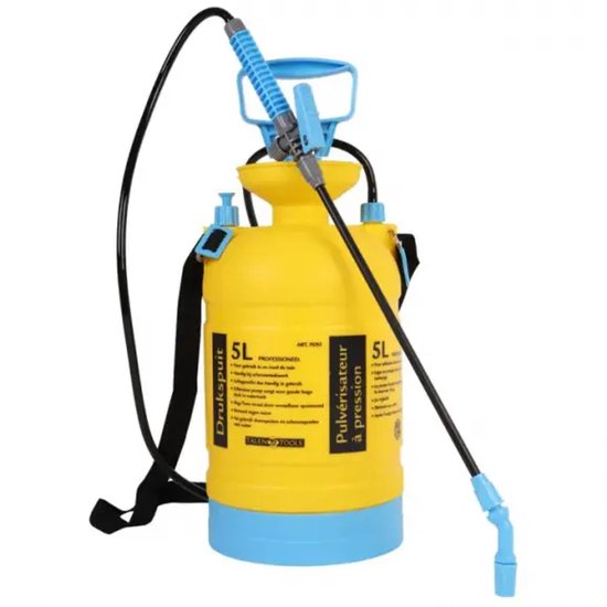 Gele 5L drukspuit met blauwe spuitlans en handgreep. Zwarte draagriem en slang.