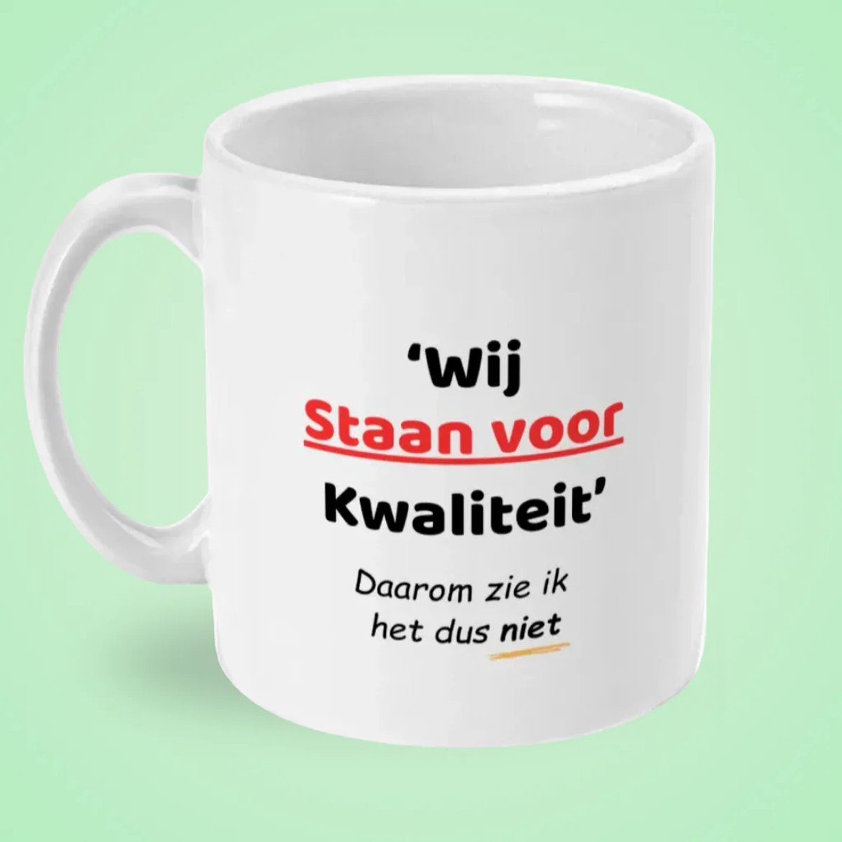 Mokster Cadeau Collega – Grappige Mok met Tekst Wij Staan VOOR Kwaliteit – Sarcastische Kantoorhumor Koffiemok 325 ml