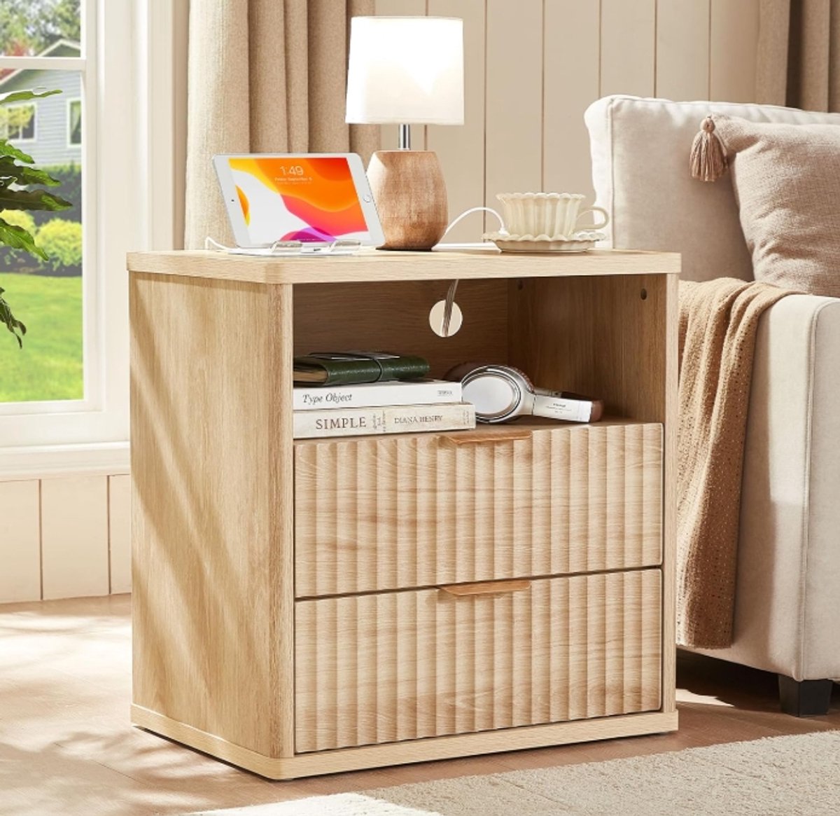 Nachtkastjes met Oplaadstation - Scandinavisch Design - Eiken Look met Gouden Handgrepen - Geribbelde Ladefronten - 2 Lades & Open Vak - 56 x 40 x 61 cm