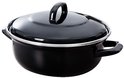 Zwarte braadpan met deksel en zilveren rand.