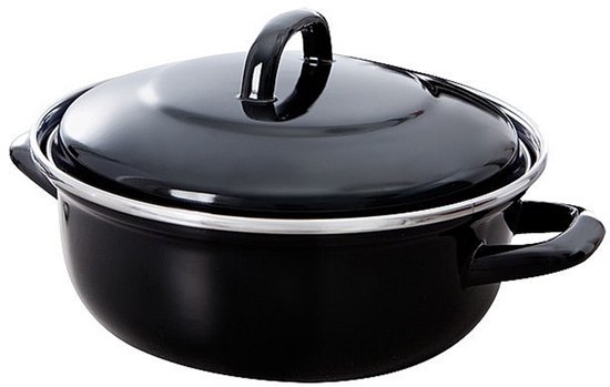 Zwarte braadpan met deksel en zilveren rand.